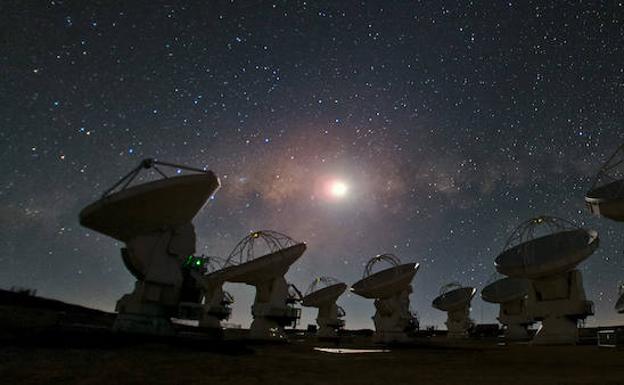 El telescopio ALMA detecta por primera vez la transición del agua en el espacio en luz infrarroja