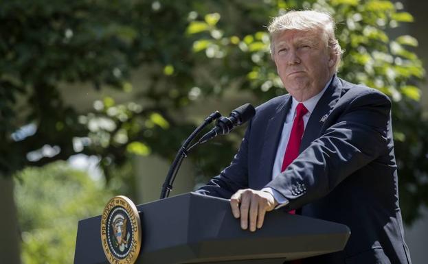 Dos fiscales demandan a Trump por recibir dinero de varios gobiernos extranjeros