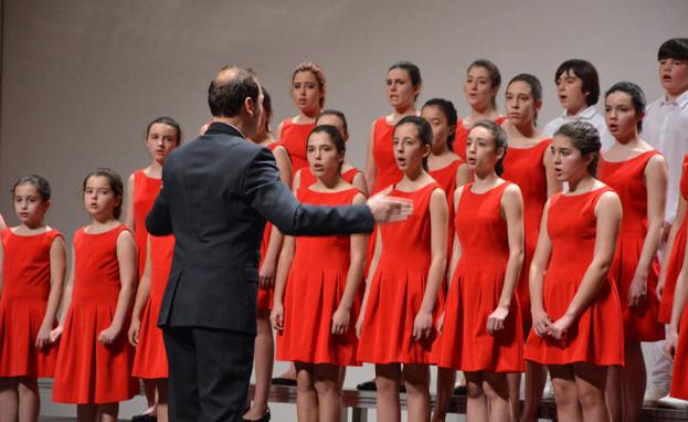 Las Aulas Corales cierran el curso homenajeando a Ángel Barja