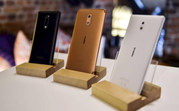 Descubren diez móviles en el estómago de un preso brasileño