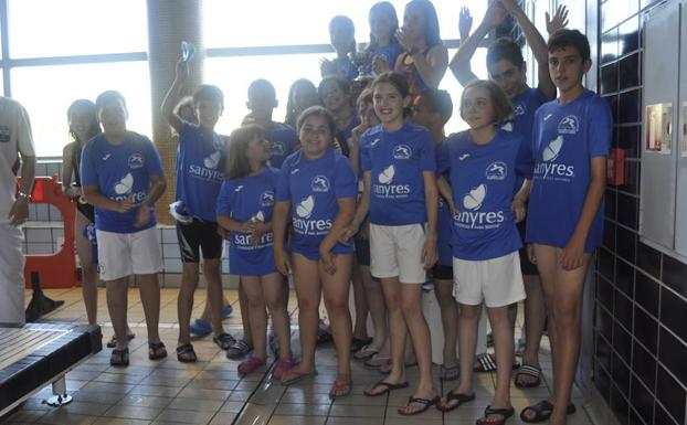 Los benjamines del Acuático León, campeones autonómicos