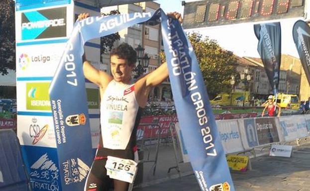 Kevin Viñuela, campeón de España de triatlón cross