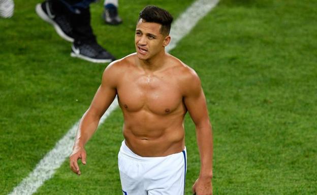 Alexis Sánchez rescata a Chile con polémica por el VAR