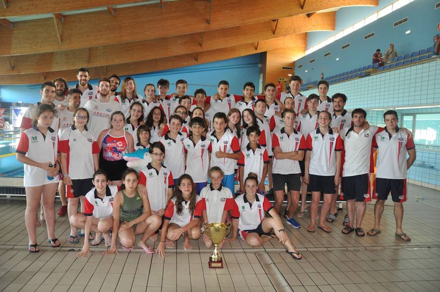 Dulce final de curso para el Club Natación León