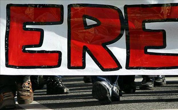 Cinco trabajadores de Castila y León se ven inmersos en un ERE cada día