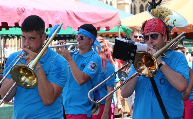 IzAb denuncia el «aire cañí de España profunda» de las Fiestas de San Juan y San Pedro