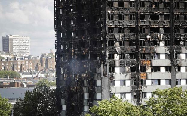 Unos 600 edificios en Inglaterra tienen un revestimiento inflamable similar al de Grenfell