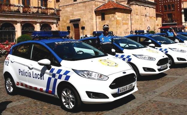 La Policía Local estrena seis de sus catorce nuevos coches patrulla respetuosos con el medio ambiente