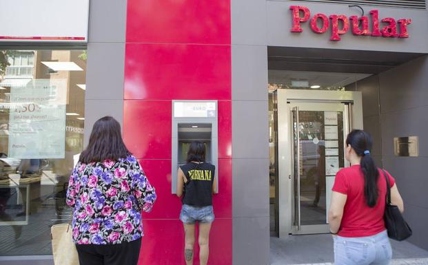 El BdE «sospecha» que el Popular tiró la toalla para salvarse antes del rescate