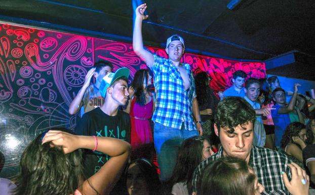 La adicción al alcohol, la única que no bajó durante la crisis