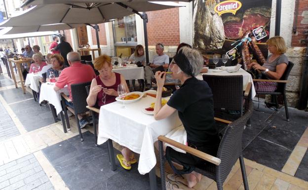 Mayo deja una caída en el número de turistas y en las pernoctaciones