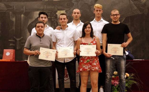 La Escuela de Formación Profesional de La Robla premia a sus últimos graduados