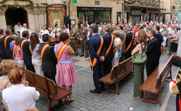 La calle Ancha acoge la tradicional misa en honor a San Juan