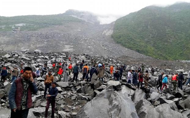 Un deslizamiento de tierra deja al menos 120 desaparecidos en China