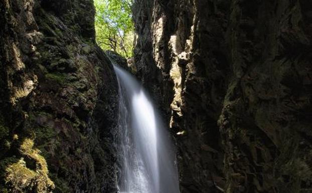 Fallece un joven de Boñar en la cascada de Nocedo de Curueño tras despeñarse en una ruta