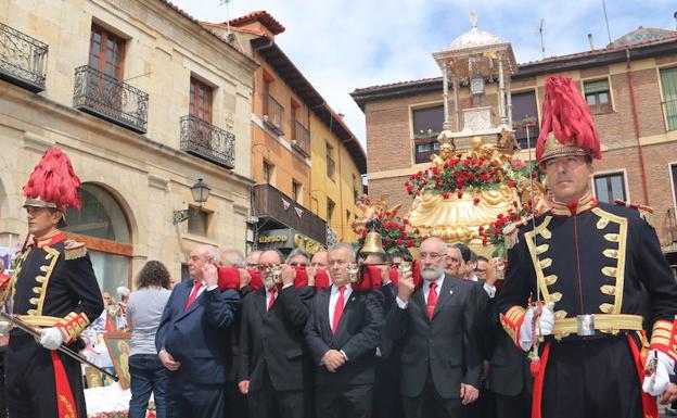 La Real Cofradía de Minerva y Vera Cruz exalta el Corpus Chico