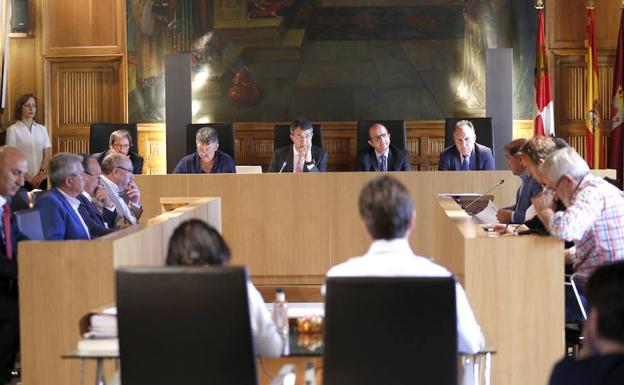 La Diputación quiere una comisión mixta con Sanidad para gestionar el aumento de demanda en verano