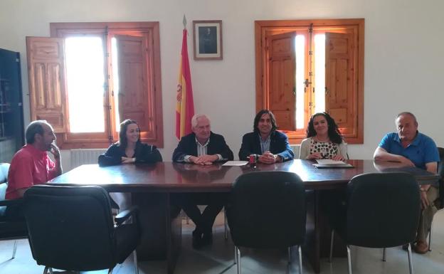 La Junta entrega una motobomba al Ayuntamiento de Castrocontrigo para la lucha contra incendios