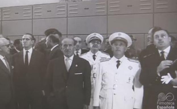 El pleno del Ayuntamiento acuerda retirar los honores a Franco 65 años después