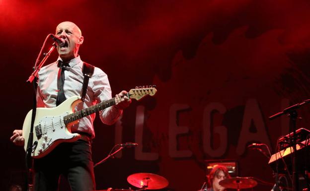 Los Ilegales a escena