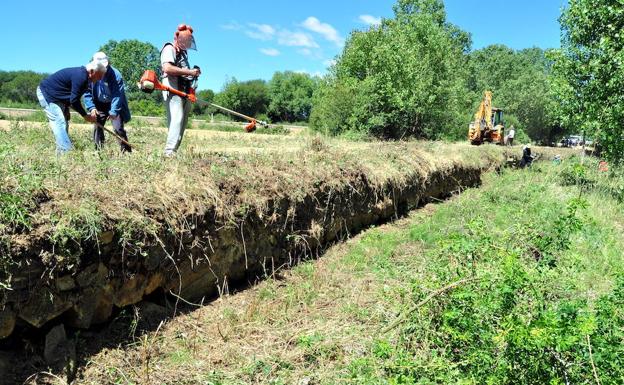 Una hacendera pone al descubierto un tramo de las calzadas que unían Astorga con Zaragoza y Mérida