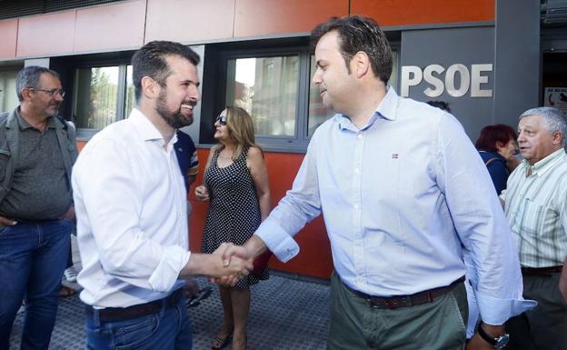 Tudanca señala que «nadie es imprescindible» en el PSOE y asegura cambios en las voces leonesas