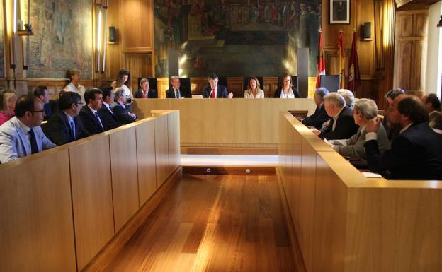 León pedirá un reajuste de competencias con la Junta de cara a la nueva propuesta de financiación local del Estado