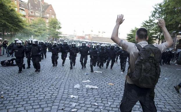 Los disturbios sacuden una cumbre que Merkel y Hamburgo querían impecable