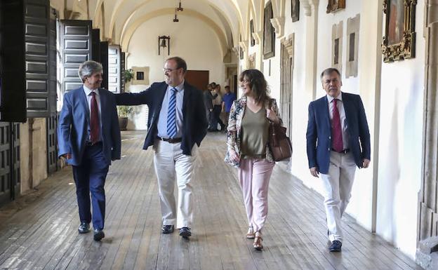 El consejero de Educación anima a los universitarios a hacer «zapping intelectual» con los cursos de verano de la ULE