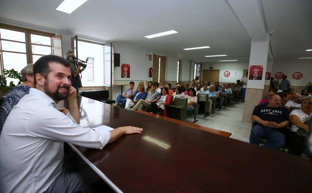 Tudanca compromete su apoyo al carbón y lamenta la falta de un proyecto industrial «potente» para el Bierzo