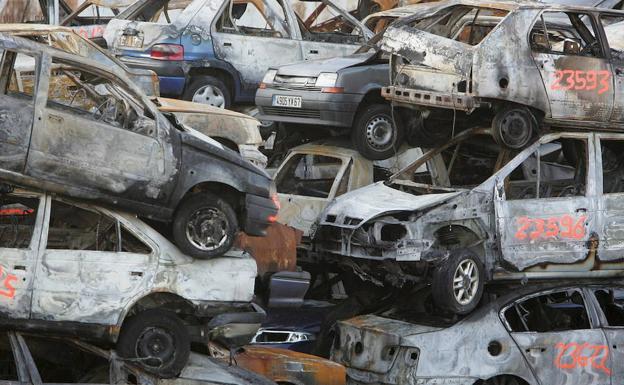 Incendian casi 900 automóviles durante la fiesta nacional de Francia