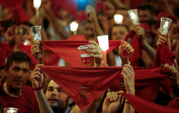 Pamplona se quita el pañuelico rojo