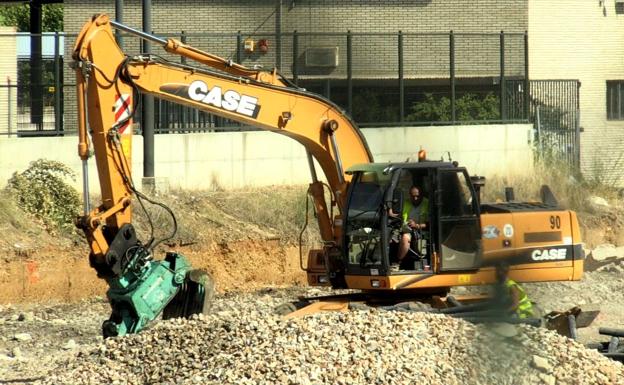 Fomento firma la continuidad de la obra de integración del AVE a su paso por León y Adif reinicia las obras