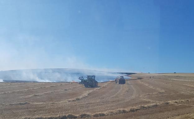 Un incendio en Santas Martas calcina cien hectáreas de cereal