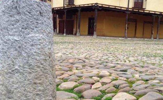 Instan al Ministerio de Cultura a frenar las obras de la Plaza del Grano y calificarlas como «acto de expolio»