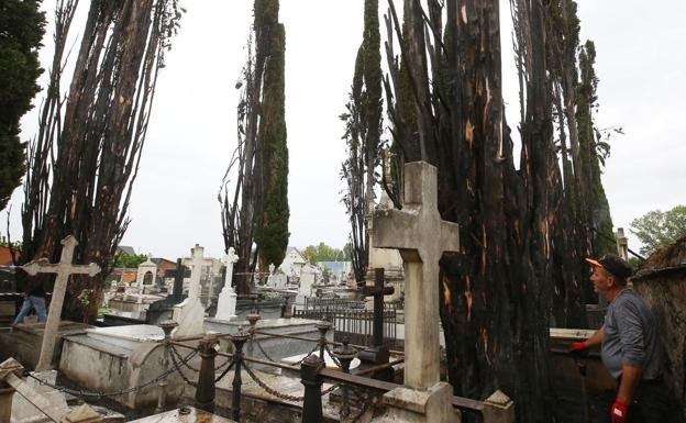 IU de Cacabelos pide al ex alcalde del PP que dimita tras la sentencia que obliga a revertir la ampliación del cementerio
