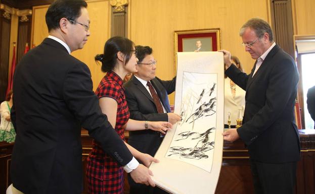 El vino de León, puente entre España y China en un proyecto común de intercambio de productos