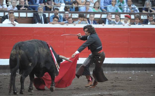 El Parlamento balear prohíbe la muerte de los toros en las corridas