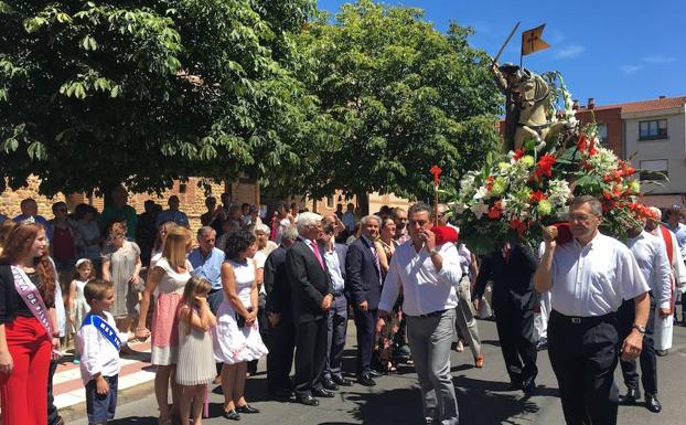 Trobajo del Camino celebra el día de Santiago con la tradicional procesión hasta la ermita