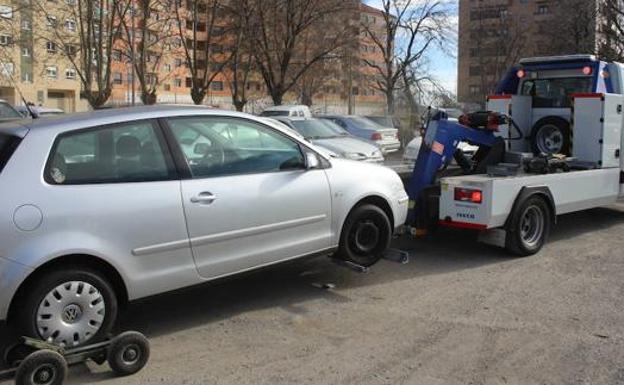 El PSOE pide un informe sobre los vehículos de la nueva concesionaria de la grúa municipal