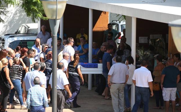 Multitudinario adiós a Lucía Vivar en Alhaurín el Grande