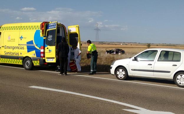 Una mujer resulta herida en una salida de vía de su turismo en Izagre