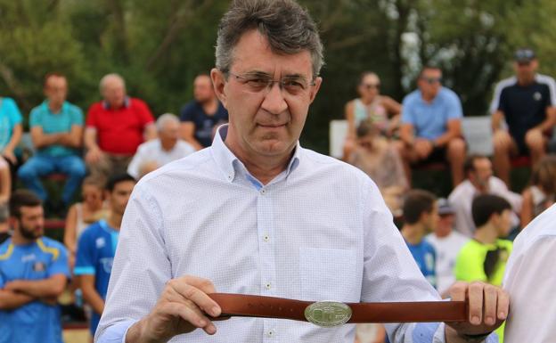 Majo, homenajeado por su difusión de la lucha leonesa