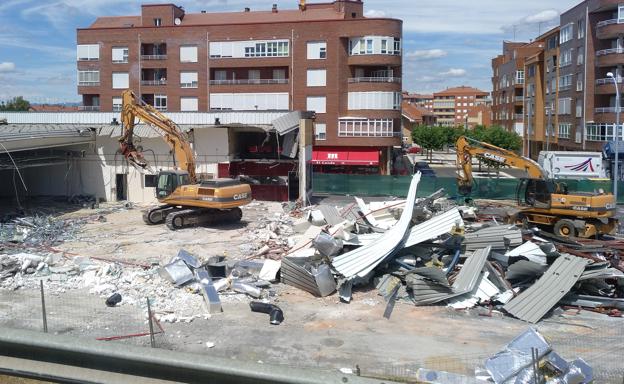 El Lidl comienza el derribo del actual edificio de Trobajo del Camino