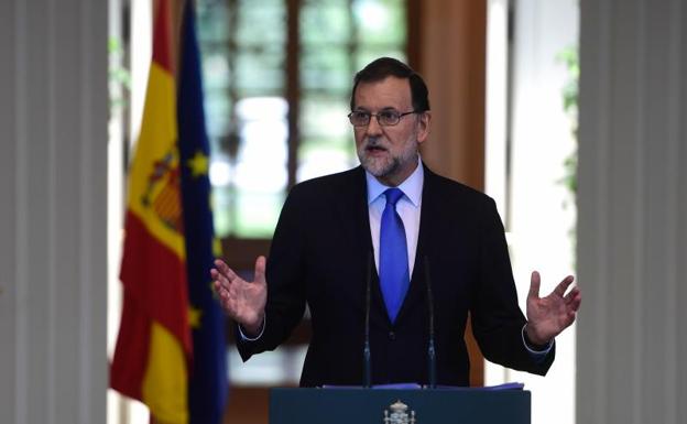 Rajoy califica de «excelente» el dato del paro, el nivel más bajo en ocho años