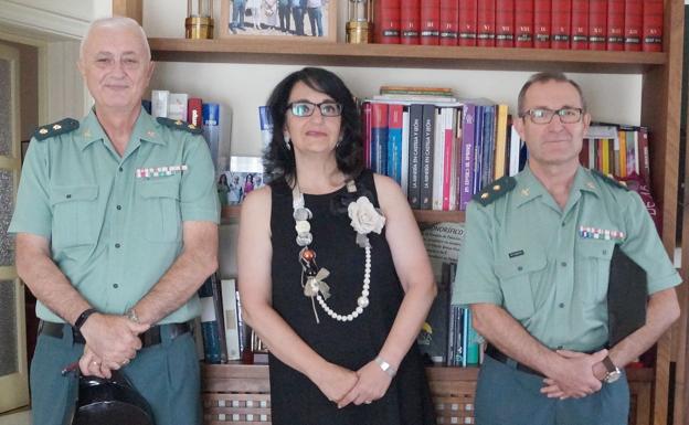 Teresa Mata recibe a los nuevos tenientes coroneles de la Guardia Civil en León