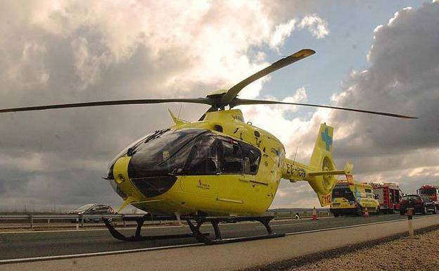 Herido grave un motorista de 33 años al salirse de la carretera a la salida de Valtuille de Arriba