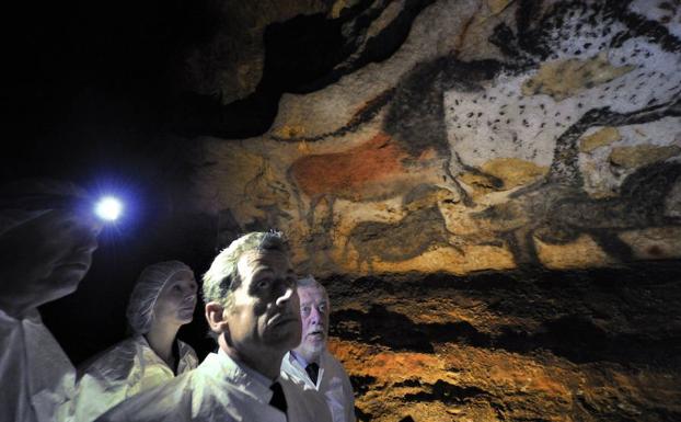 Los turistas buscan refugio en las cavernas para combatir ola de calor en Francia