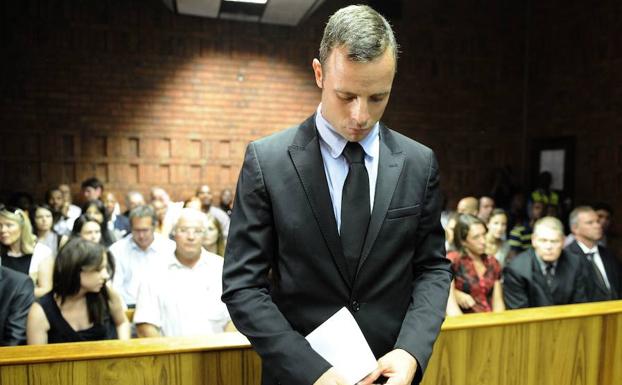 Pistorius vuelve a prisión tras ser hospitalizado por dolor en el pecho