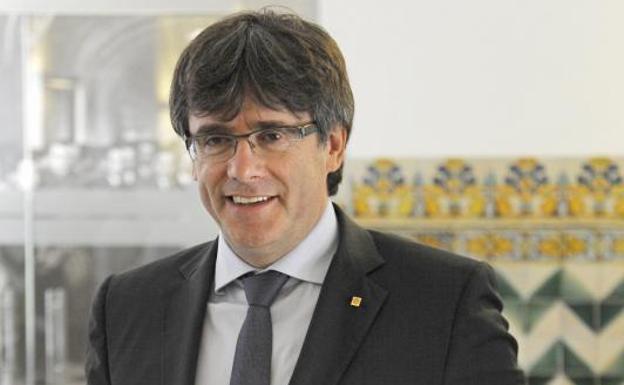 Badalona quiere colaborar con el referéndum pero pide «garantías e información» a Puigdemont